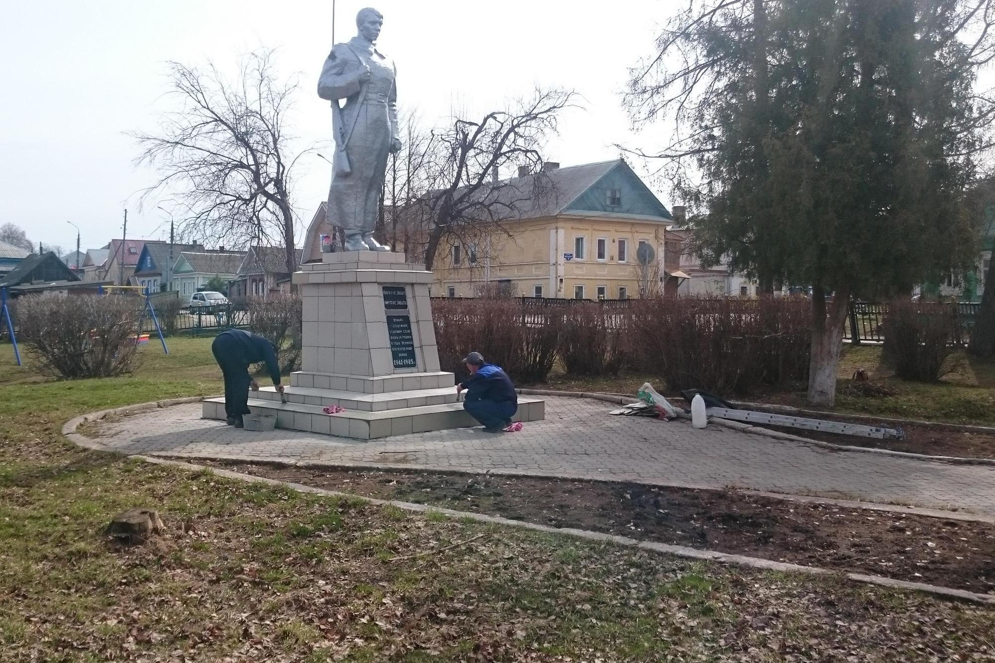 Сквер у памятника участникам Великой Отечественной войны 1941-1945 годов